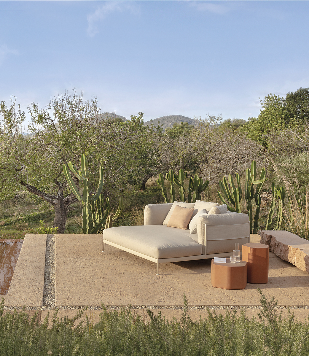 Obi-Chaiselounge- The August Company | Mumbai