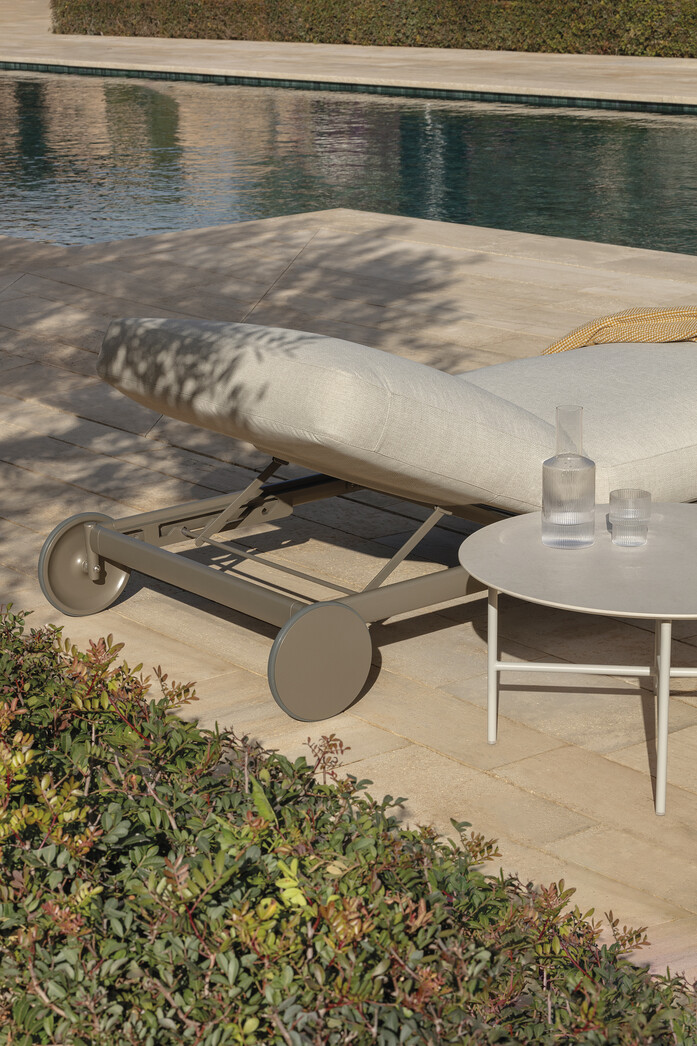 Obi-Chaiselounge- The August Company | Mumbai