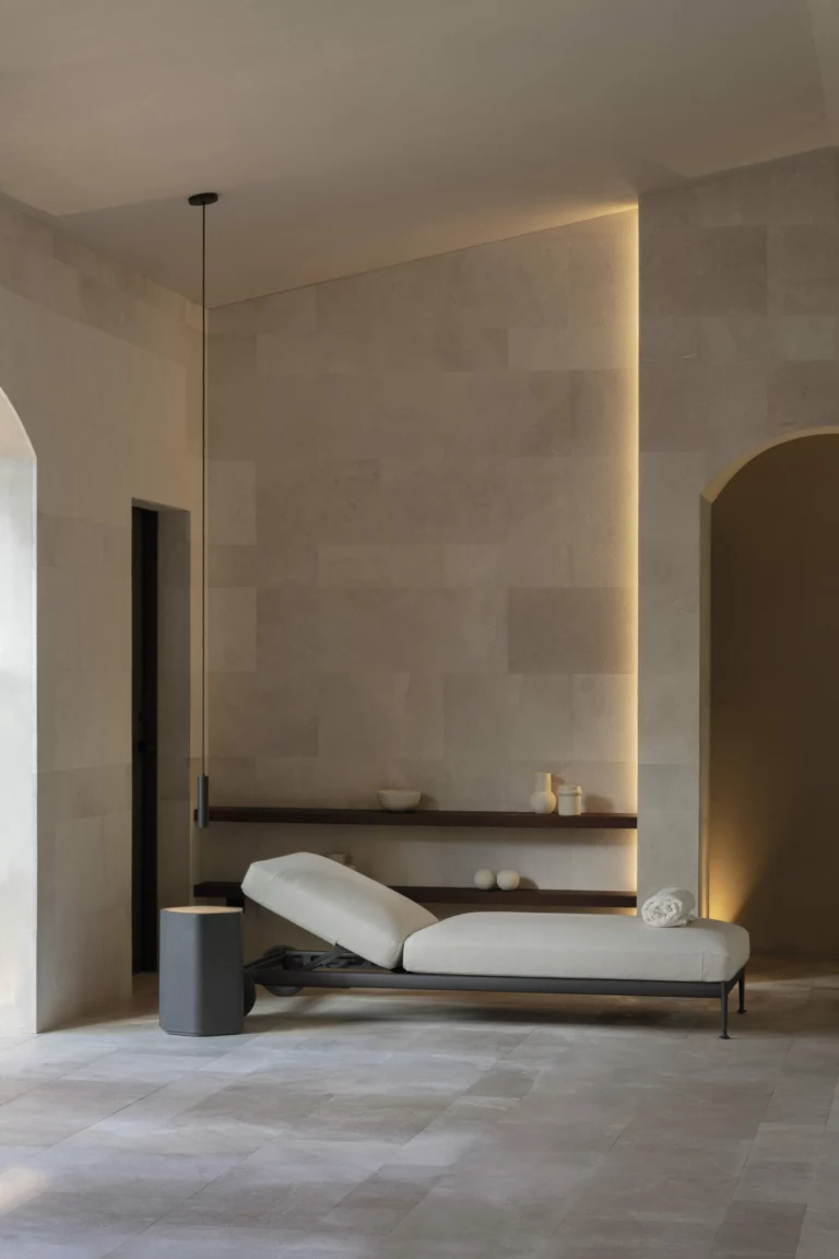 Obi-Chaiselounge- The August Company | Mumbai