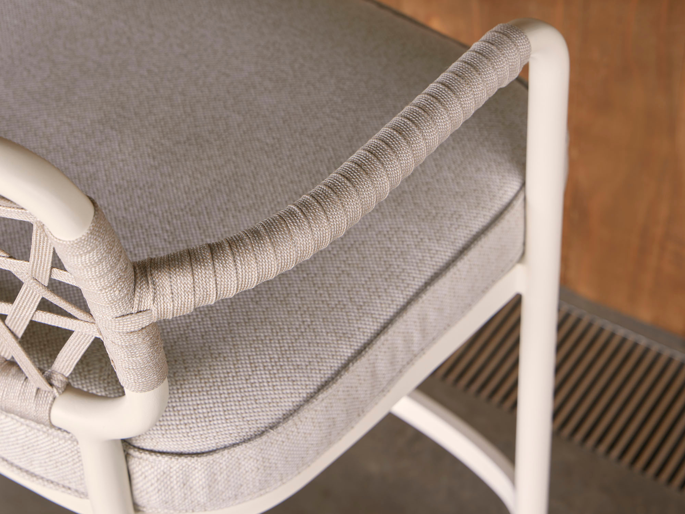 Point Curio - Barstool - The August Company | Mumbai