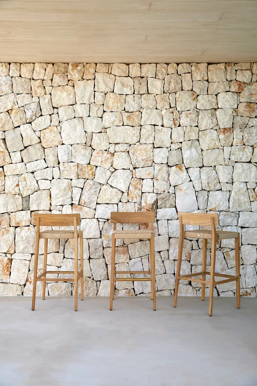 Point Paralel - Barstool - The August Company | Mumbai