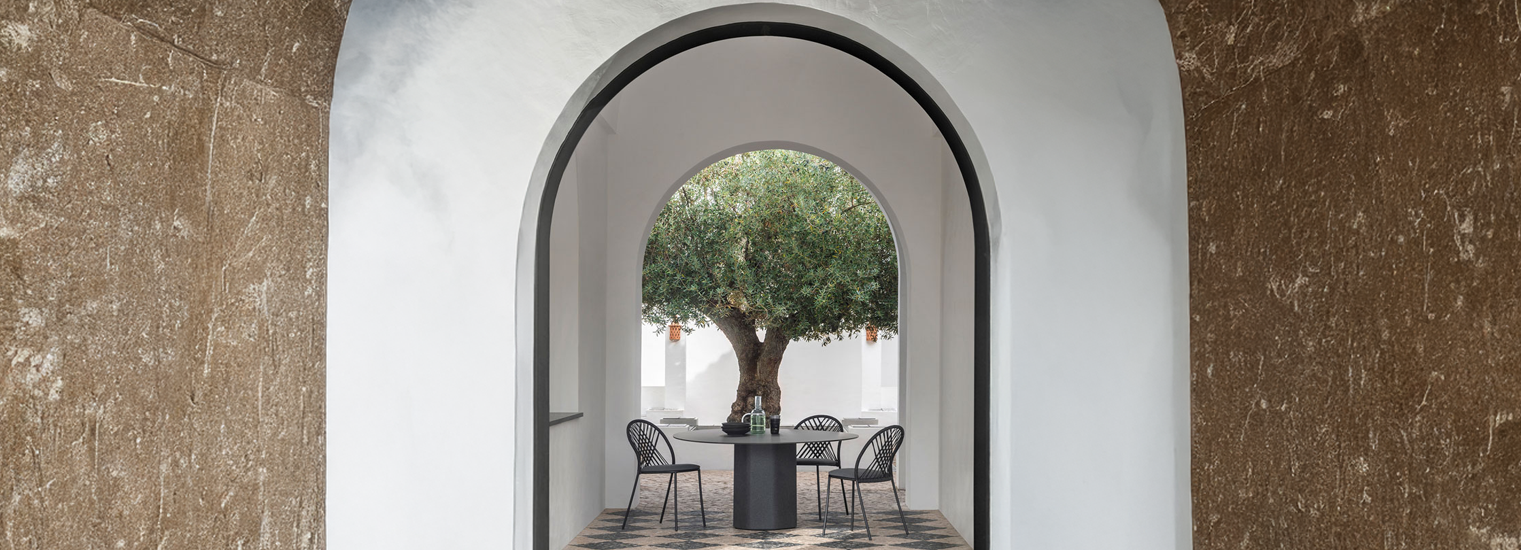 Round - The August Company - Mumbai | India