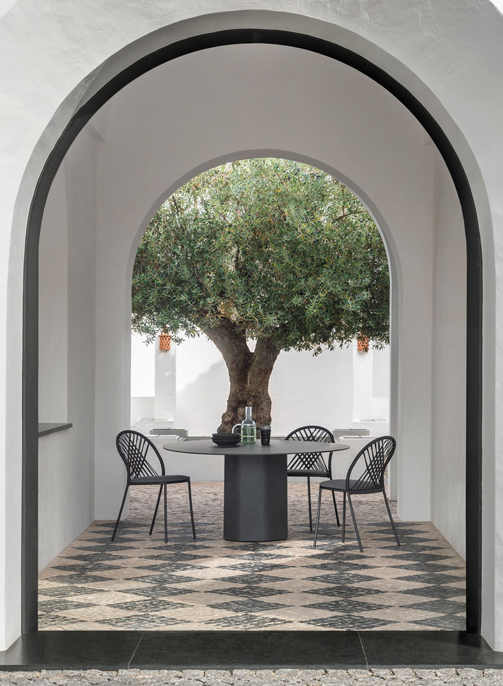 Round - Outdoor Dinning - The August Company | Mumbai